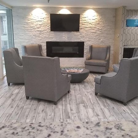 Clarion Pointe - Greensboro Coliseum Area Екстер'єр фото