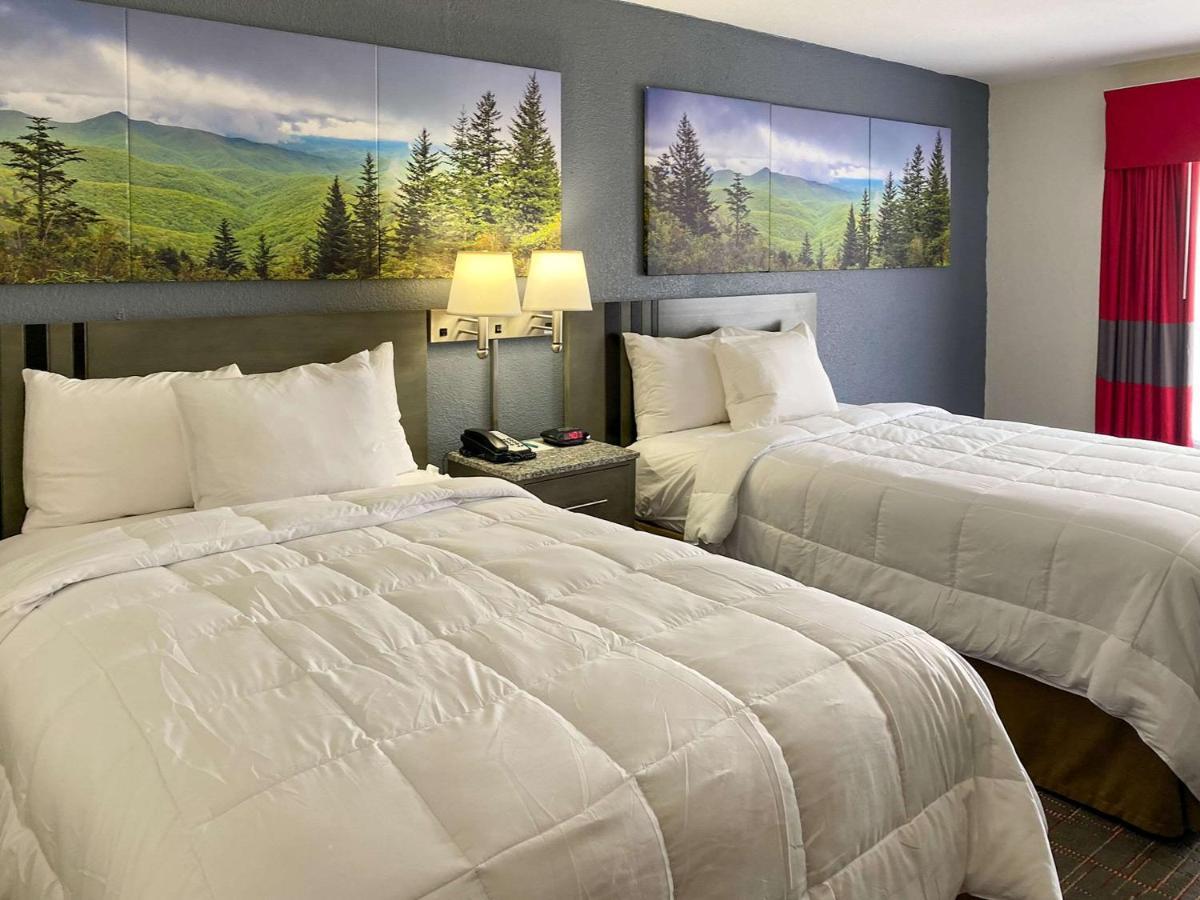 Clarion Pointe - Greensboro Coliseum Area Екстер'єр фото
