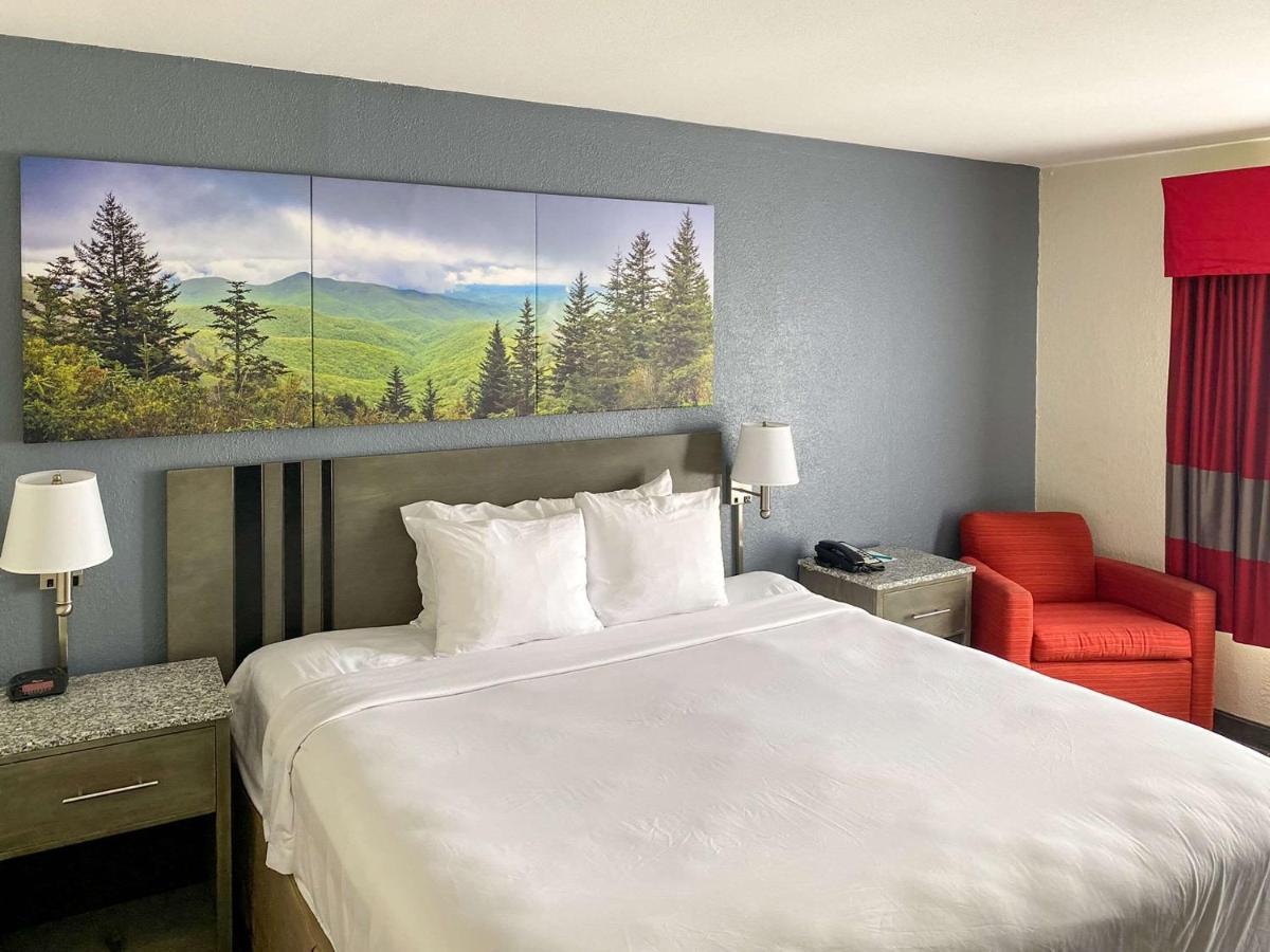 Clarion Pointe - Greensboro Coliseum Area Екстер'єр фото