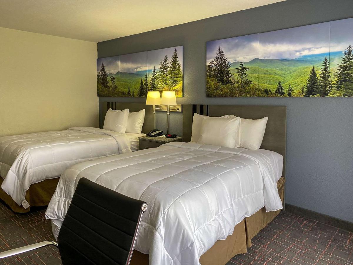 Clarion Pointe - Greensboro Coliseum Area Екстер'єр фото