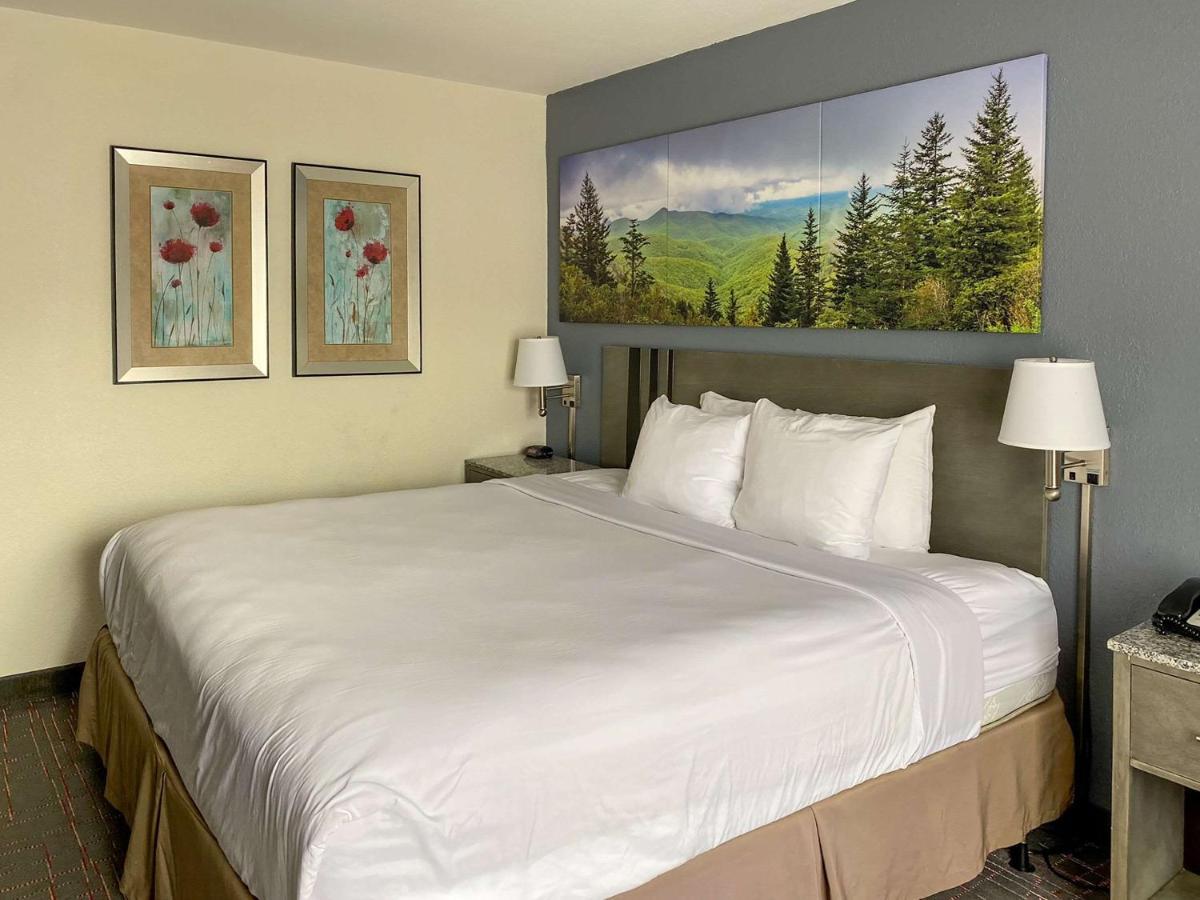 Clarion Pointe - Greensboro Coliseum Area Екстер'єр фото