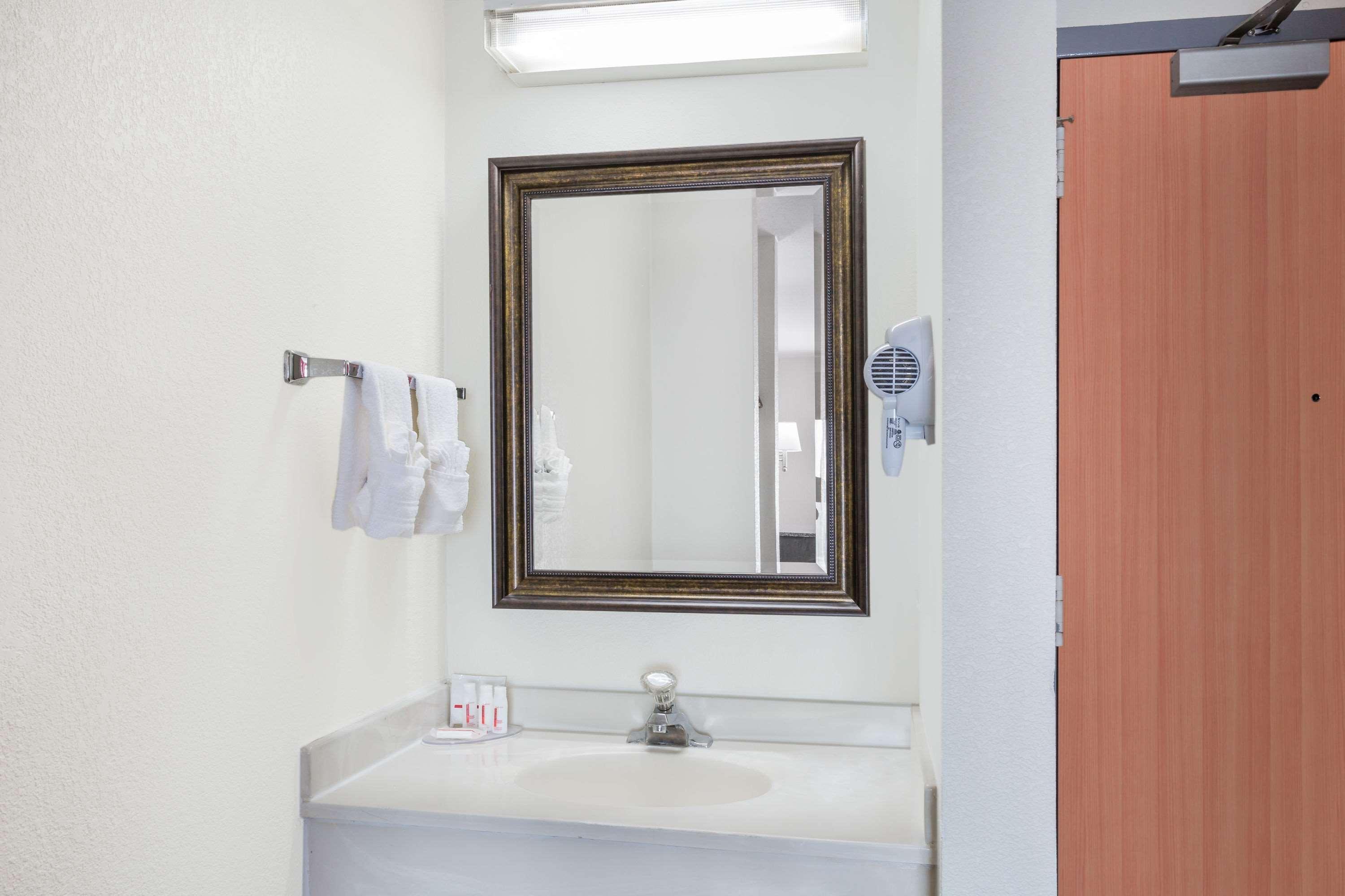Clarion Pointe - Greensboro Coliseum Area Екстер'єр фото