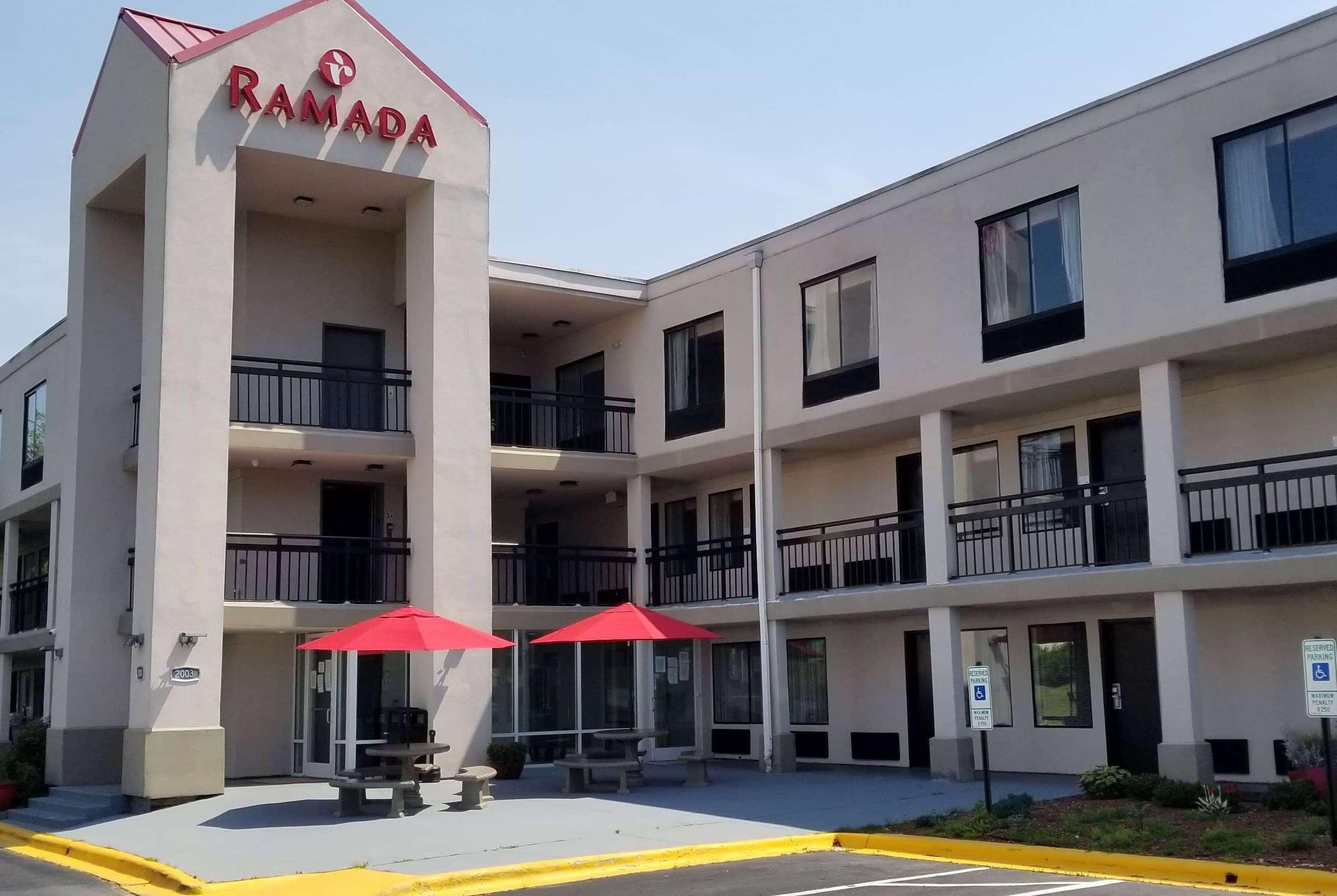 Clarion Pointe - Greensboro Coliseum Area Екстер'єр фото