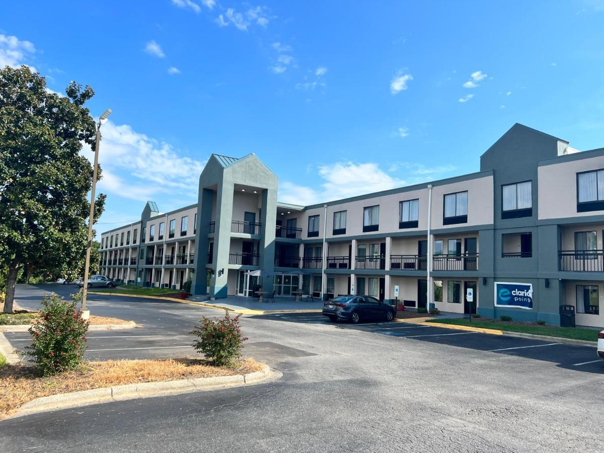 Clarion Pointe - Greensboro Coliseum Area Екстер'єр фото
