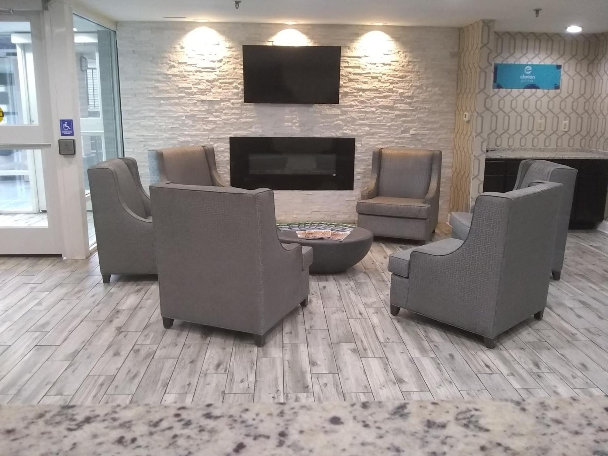 Clarion Pointe - Greensboro Coliseum Area Екстер'єр фото
