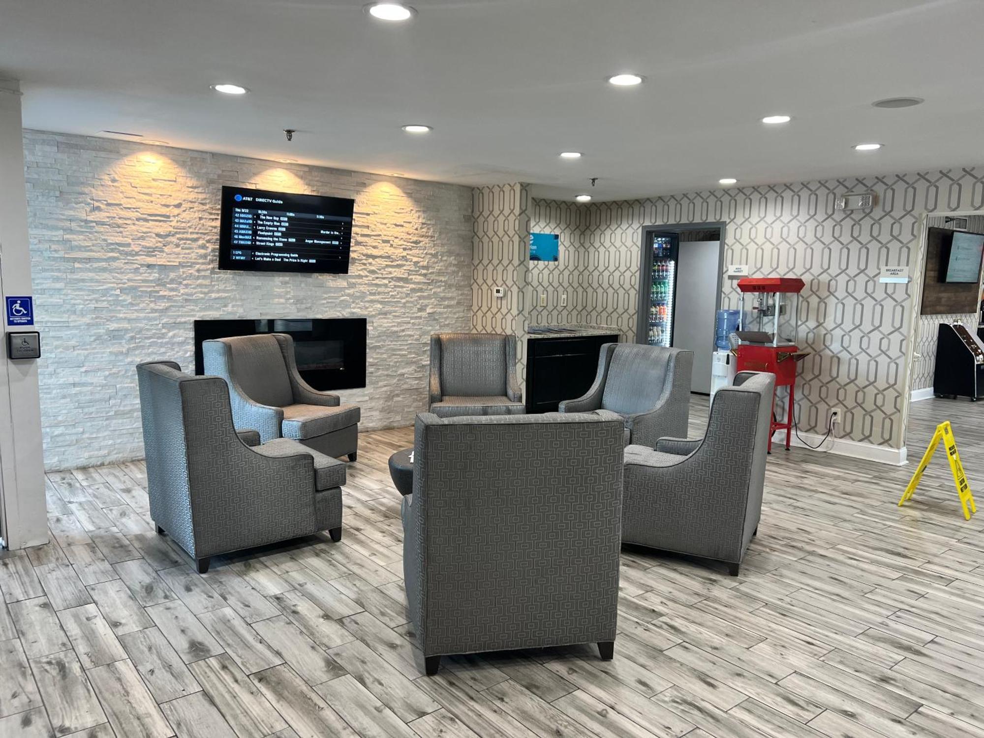 Clarion Pointe - Greensboro Coliseum Area Екстер'єр фото