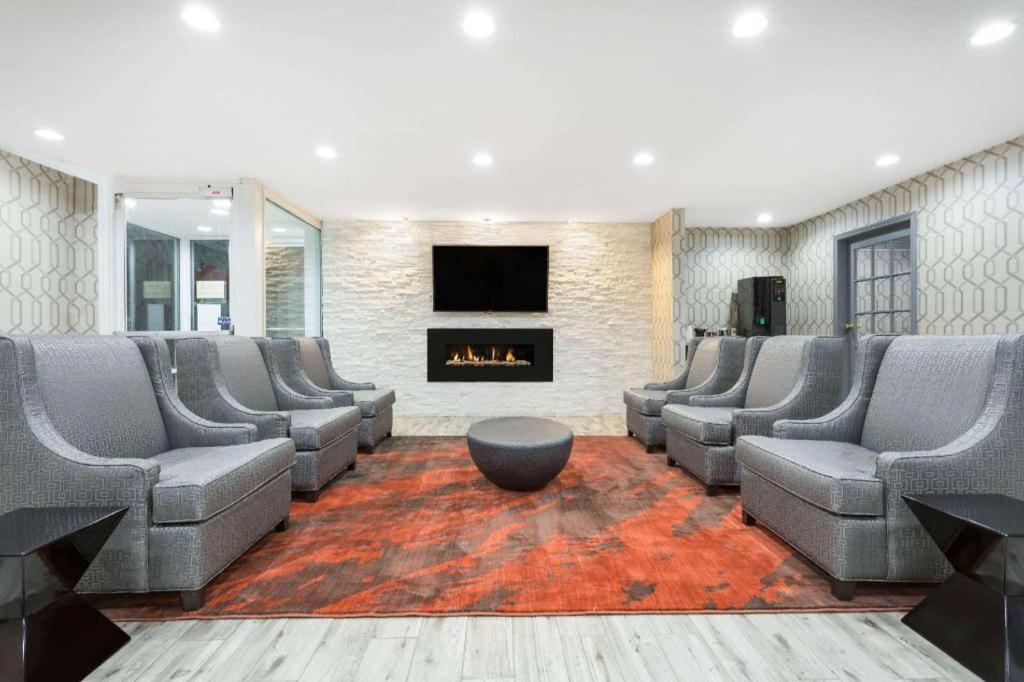 Clarion Pointe - Greensboro Coliseum Area Екстер'єр фото