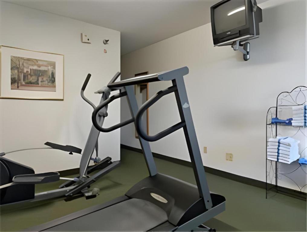 Clarion Pointe - Greensboro Coliseum Area Екстер'єр фото