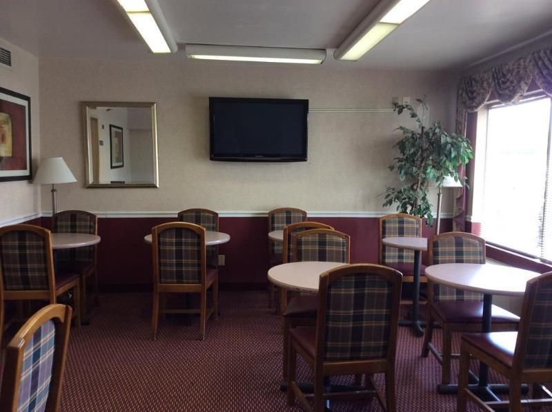 Clarion Pointe - Greensboro Coliseum Area Екстер'єр фото