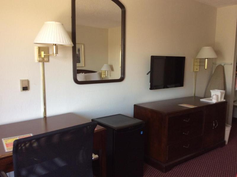 Clarion Pointe - Greensboro Coliseum Area Екстер'єр фото