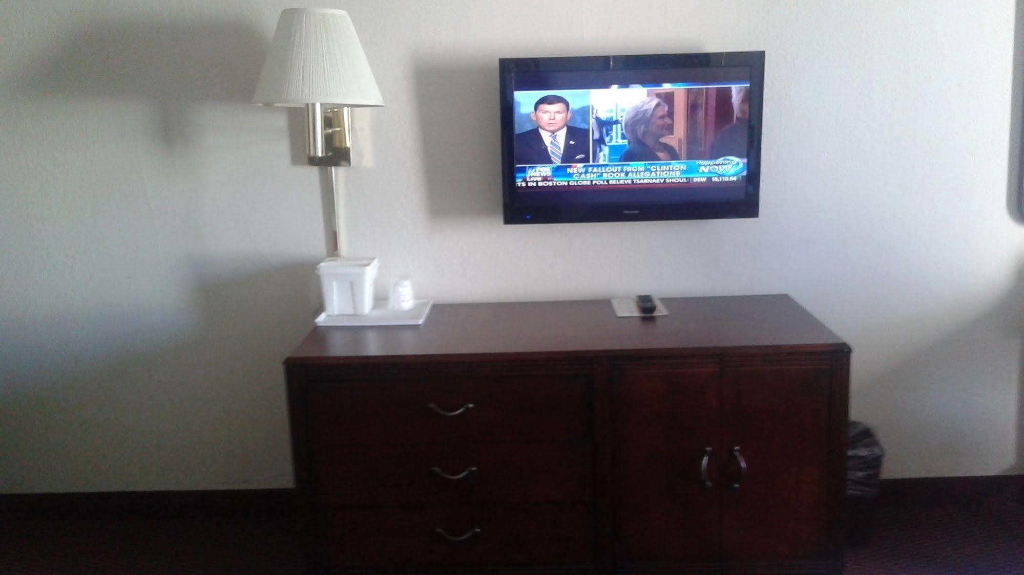 Clarion Pointe - Greensboro Coliseum Area Екстер'єр фото